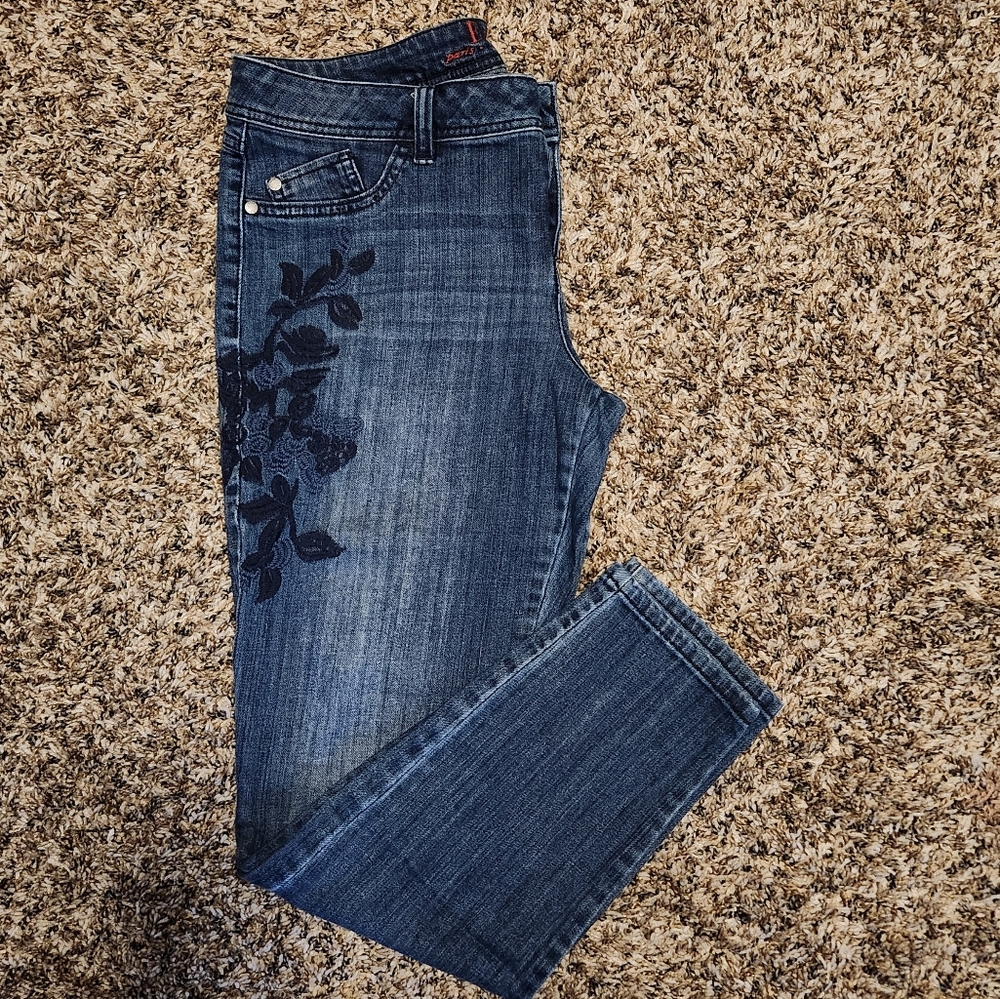 Womens Size 12 Elle Jeans flower detail, side leg embroidery